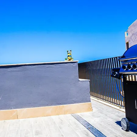 Penthouse With Stunning Views And Pool