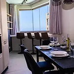 Penthouse With Stunning Views And Pool Apartment *
