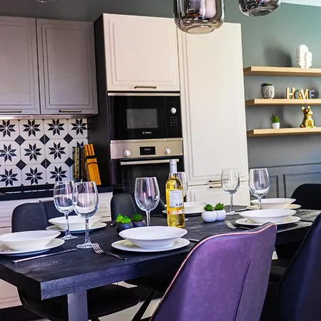 De Luxe Pointe Ph Apartment *