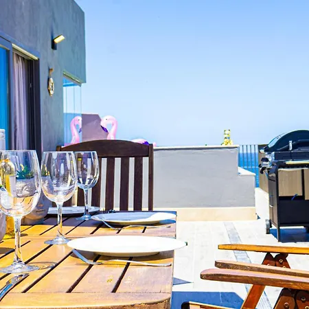 Penthouse With Stunning Views And Pool Apartment *