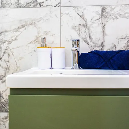 De Luxe Pointe Ph Apartment *