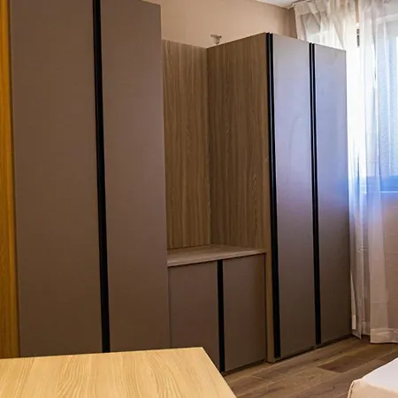 De Luxe Pointe Ph Apartment *