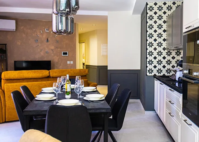 Apartment Heated Pool Penthouse With Stunning Views *